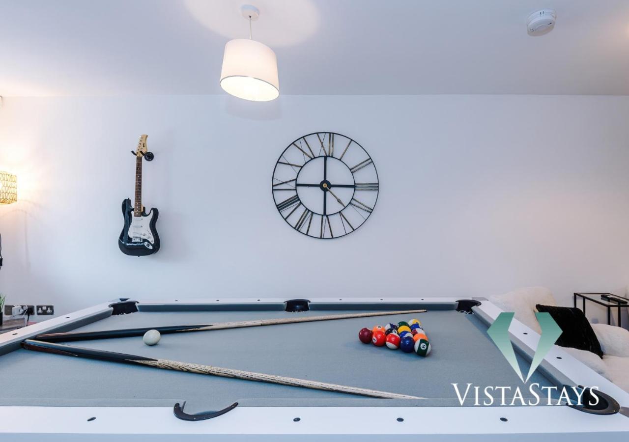 Large 5 Bedroom House With Pool Table & Parking By Vista Short Lets *