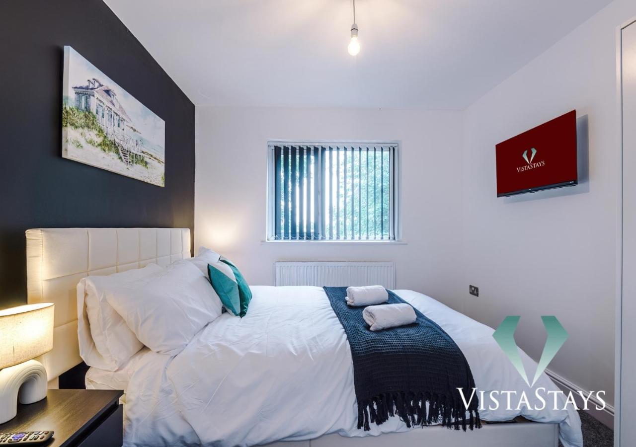 Large 5 Bedroom House With Pool Table & Parking By Vista Short Lets * Manchester