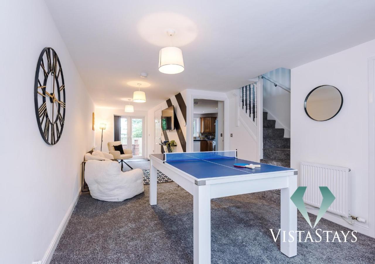 Large 5 Bedroom House With Pool Table & Parking By Vista Short Lets Holiday home