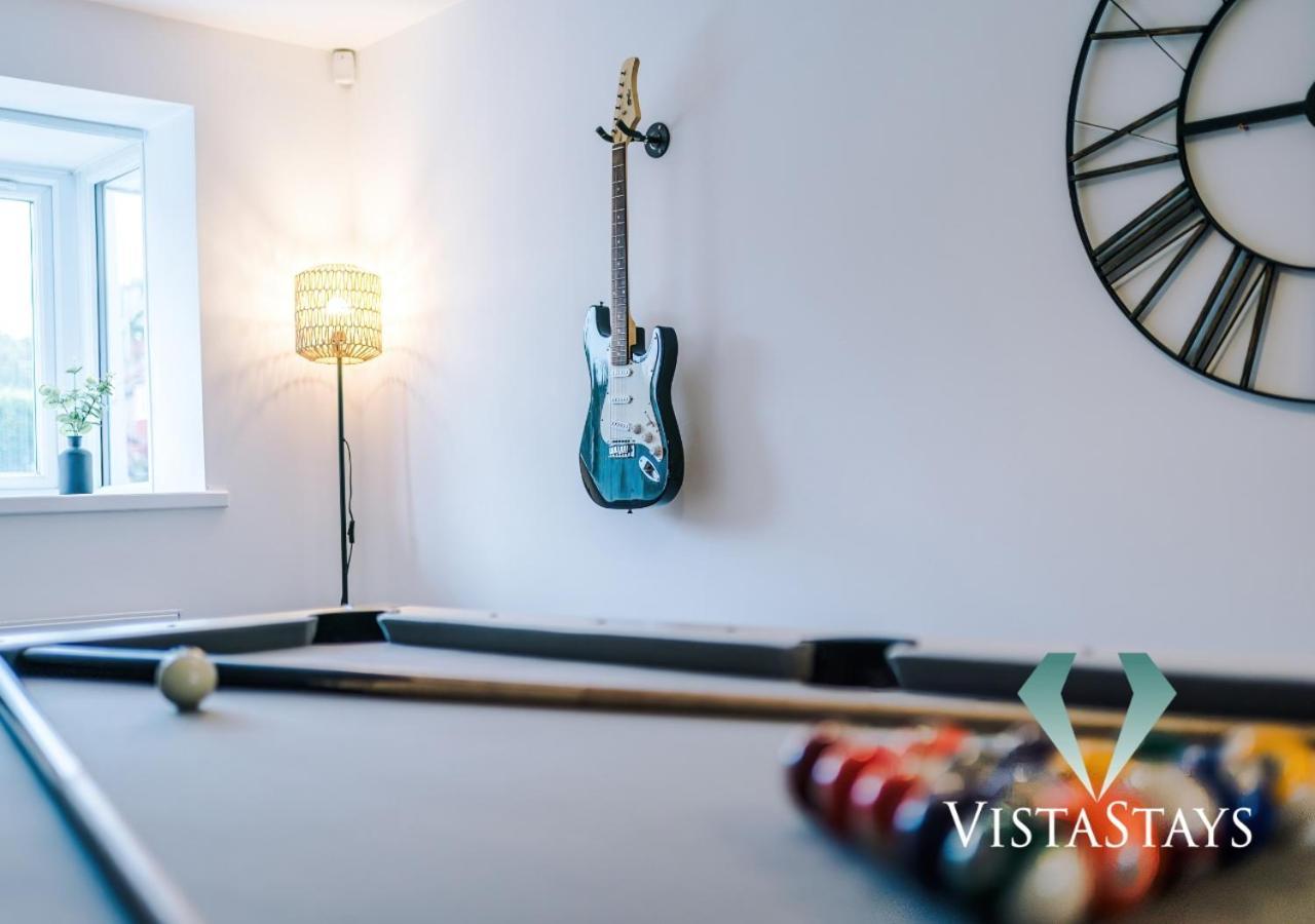 Large 5 Bedroom House With Pool Table & Parking By Vista Short Lets *