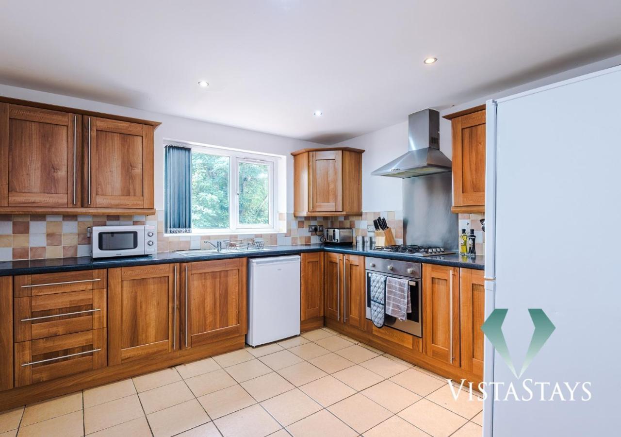 Large 5 Bedroom House With Pool Table & Parking By Vista Short Lets * Manchester