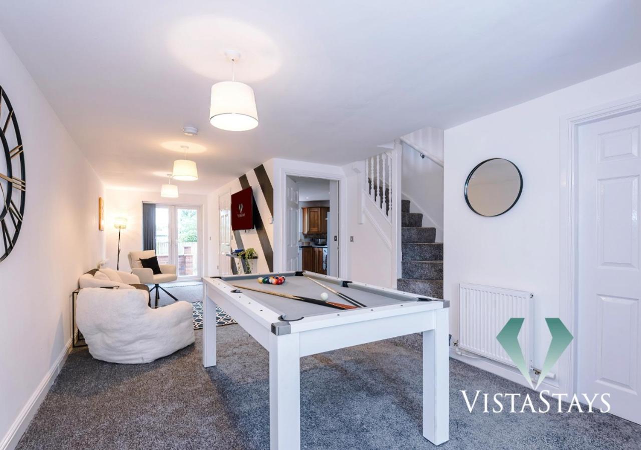 Large 5 Bedroom House With Pool Table & Parking By Vista Short Lets