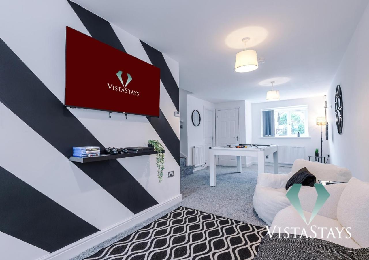 Large 5 Bedroom House With Pool Table & Parking By Vista Short Lets *