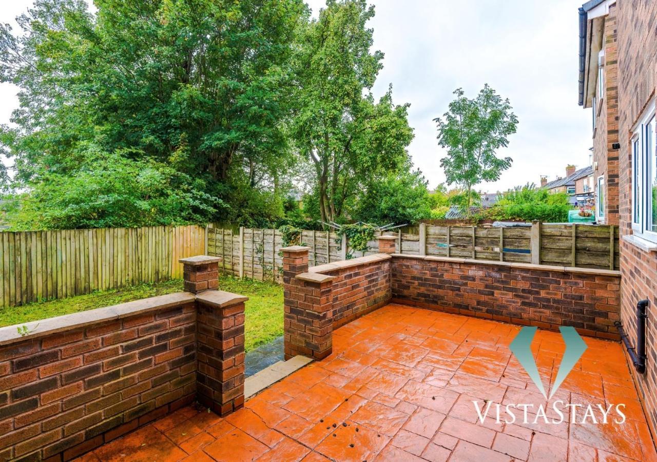 Large 5 Bedroom House With Pool Table & Parking By Vista Short Lets