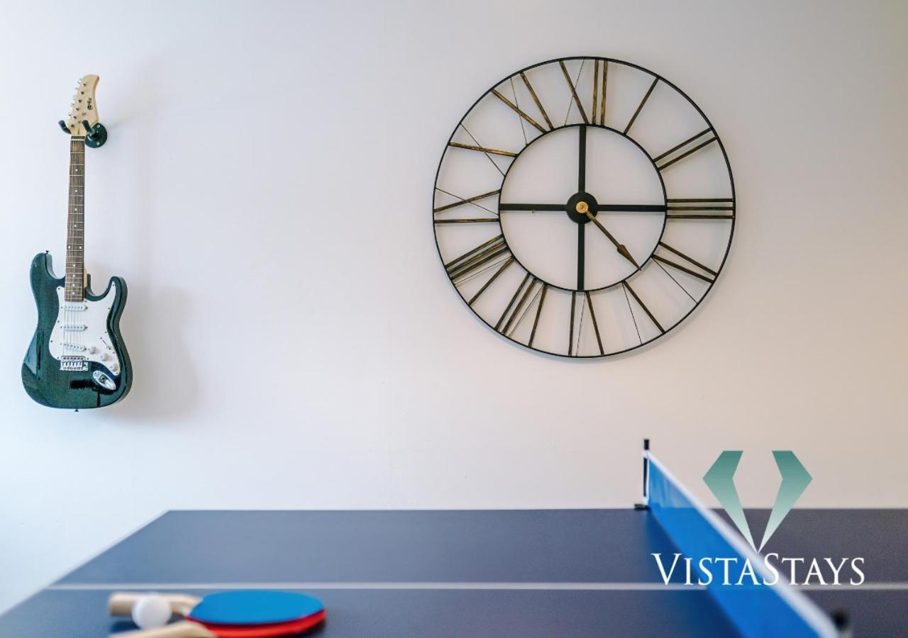 Large 5 Bedroom House With Pool Table & Parking By Vista Short Lets